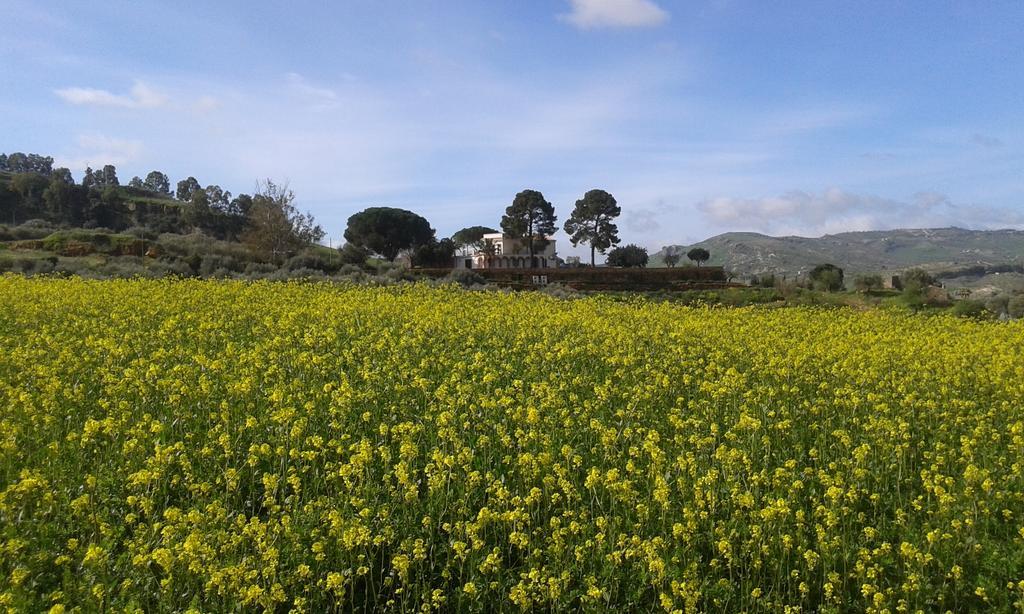 הוילה Aragona Agriturismo Feudo Muxarello מראה חיצוני תמונה